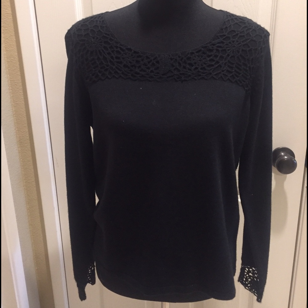 Beautiful black light weight sweater